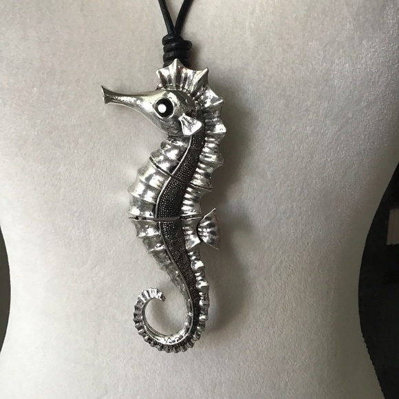 NEW! Seahorse Statement Necklace Black Cord Rhinestone Eye Jointed Links Beachy - Picture 6 of 15